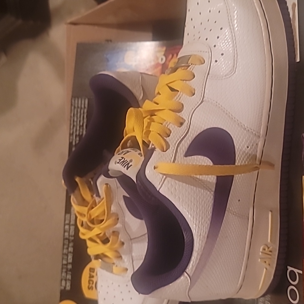 1pair of men low air force one Lakers colorway